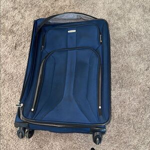 Samsonite Navy Spinner Luggage